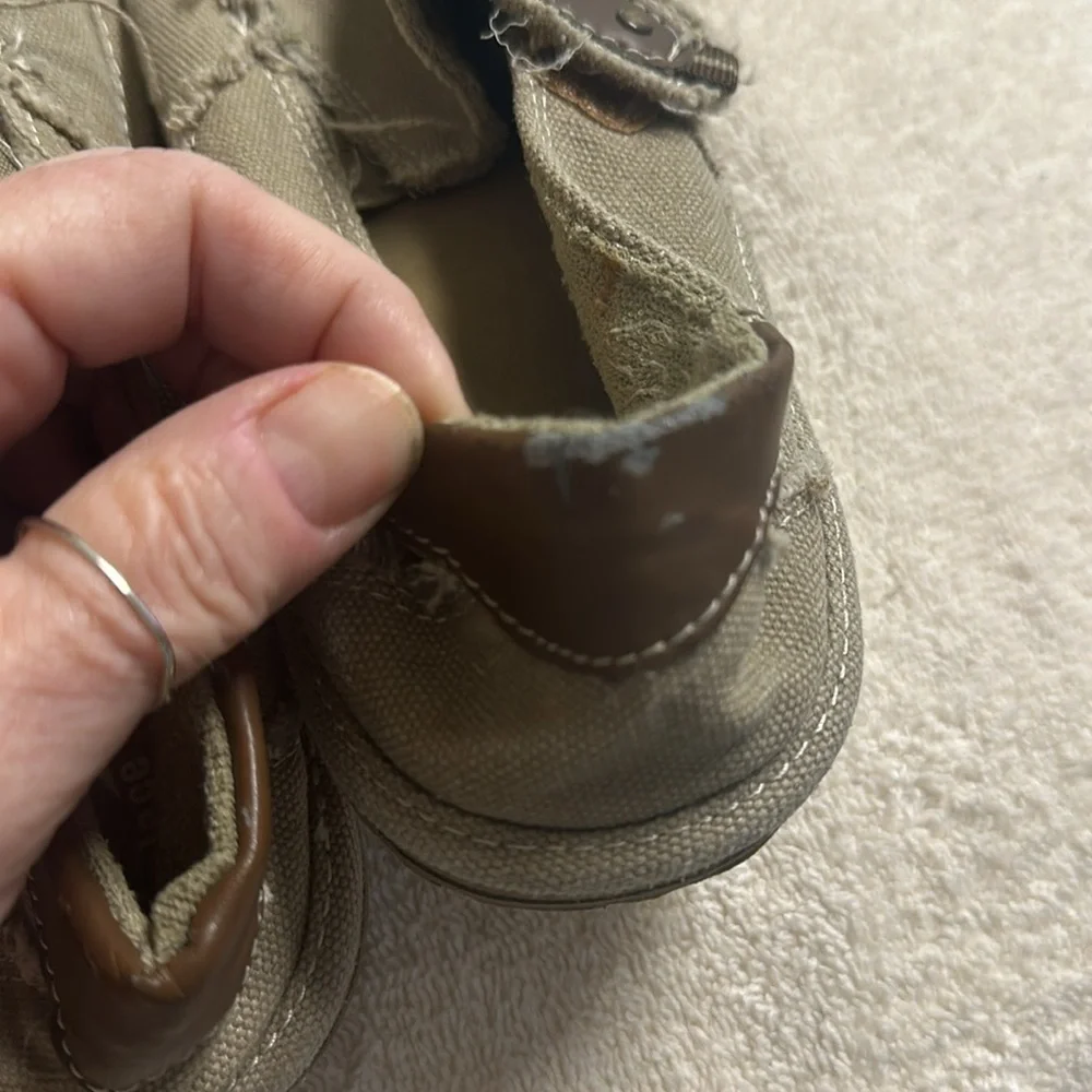 Children’s Place slip on canvas‎ shoes. Khaki size 4 Unisex